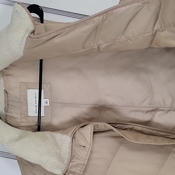 Banana Republic Down filled Puffer vest - Picture 8 of 11